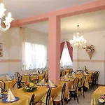 Momo Seaview Hotel 3*