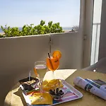 Momo Seaview Hotel 3*