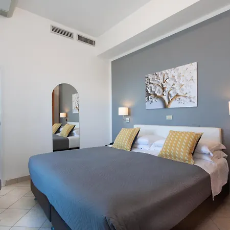 فندق Momo Seaview Hotel ريميني