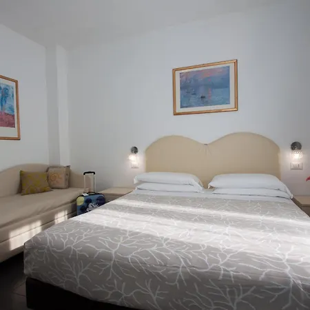 Momo Seaview Hotel 3* ريميني