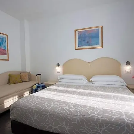 Momo Seaview 3*