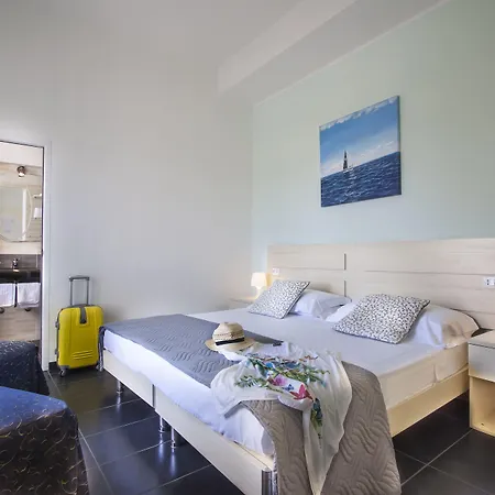 Momo Seaview 3*
