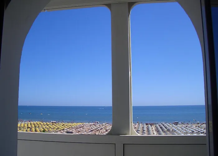 Отель Momo Seaview 3*