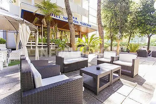 فندق Momo Seaview Hotel ريميني