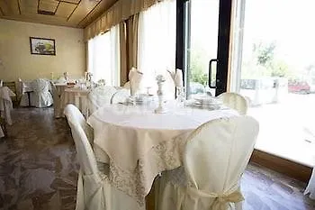 斯皮亚贾马可尼酒店 3* 里米尼